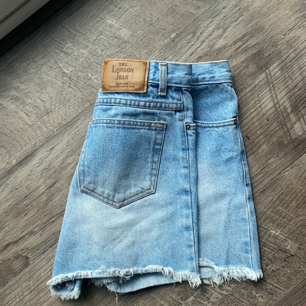 Vintage style high waist London jean fray shorts